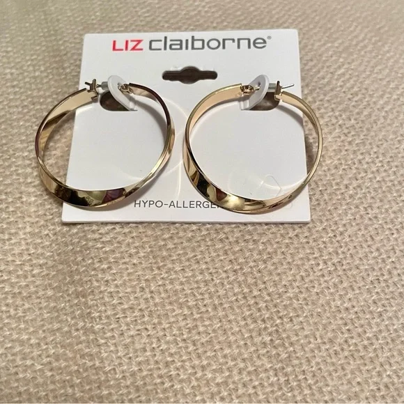 Gold tone jewelry set - Picture 5 of 6